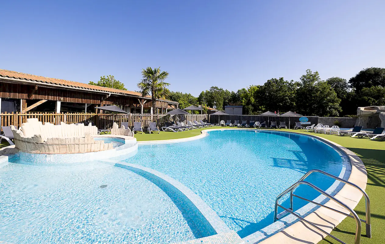 camping avec piscine proche vendee